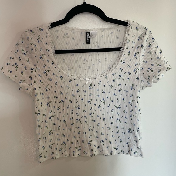 H&M Tops - H&M Floral Tee